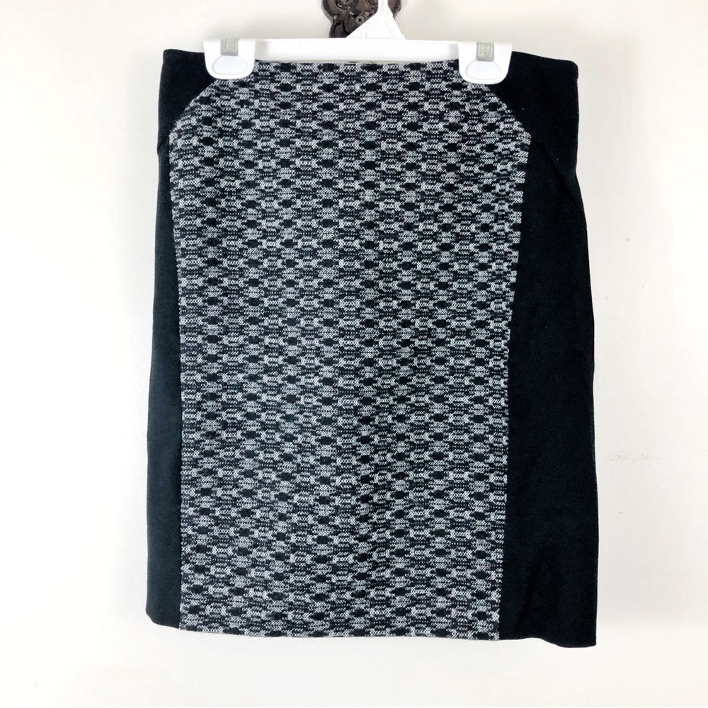 Theory Tweed Pencil Skirt Wool Blend Black and White Navarro Chevron Size 2